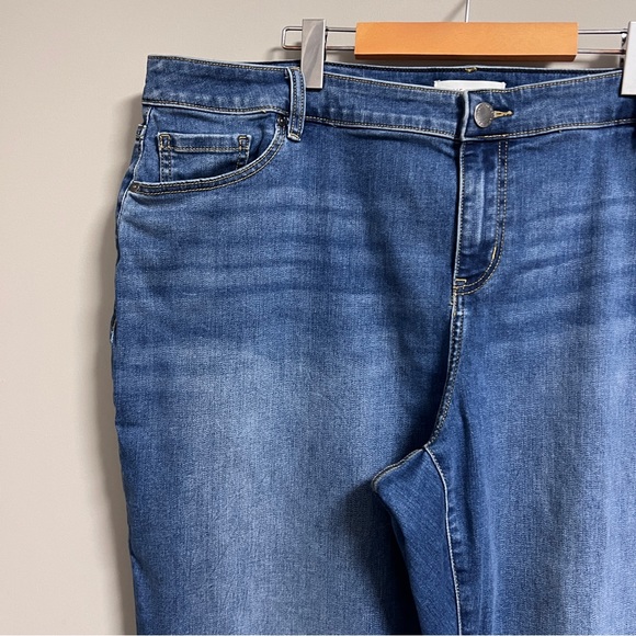 Lane Bryant Signature Fit Boyfriend Capri Jean Medium Wash Heart Pocket Size 20 - Picture 4 of 13